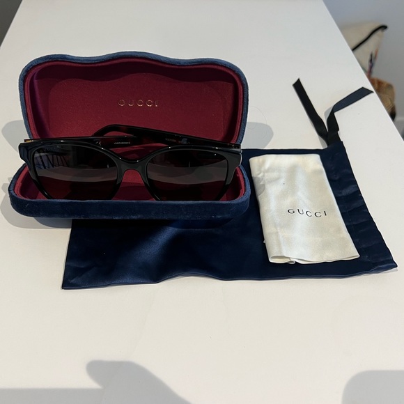 Gucci Sunglasses - Picture 6 of 8
